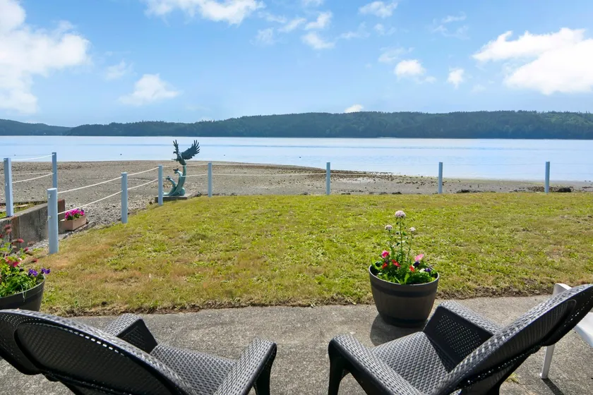 The Little Red Beach House - Image 1