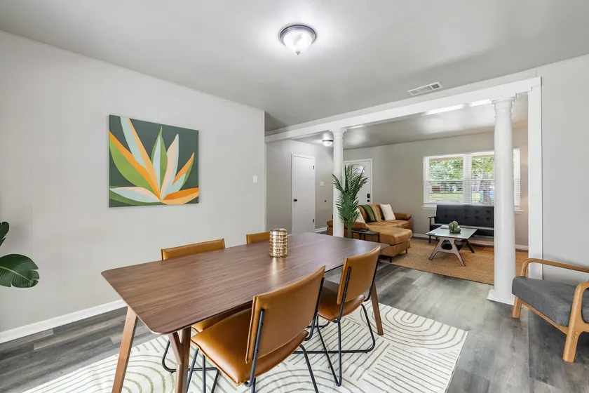 Taylor Lounge: modern luxury for work or play - Image 1