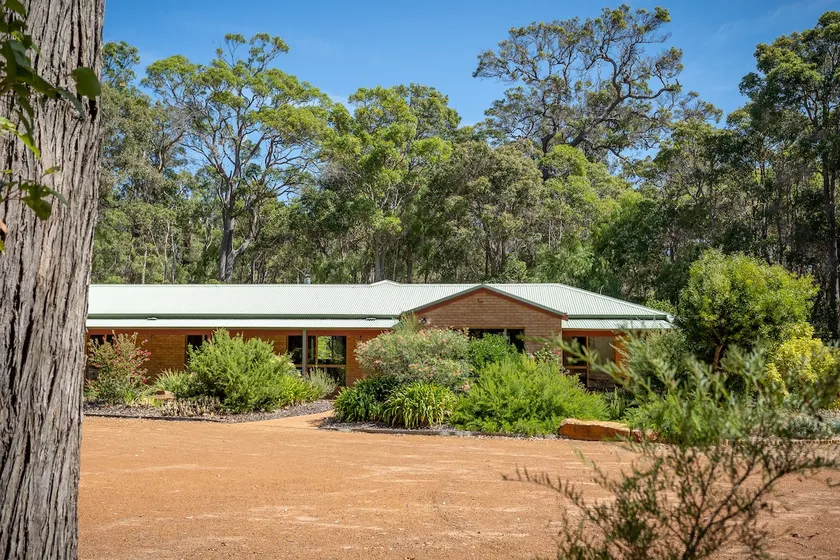 Mansfield Retreat - In Town - Margaret River - Image 1