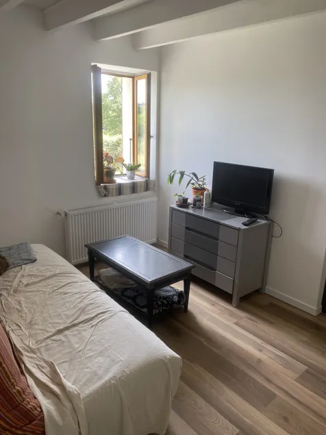 single-story apartment - Image 1