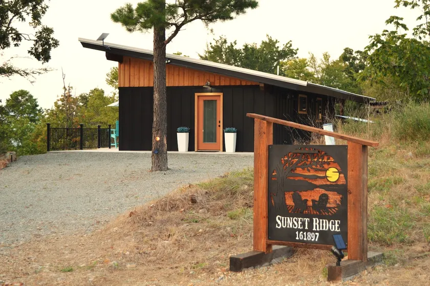 Lakeview and Sunsets overlooking Sardis Lake - Image 1