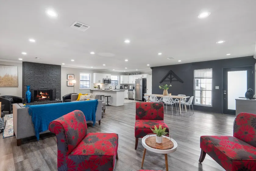 Open Floorplan/5 Min to Gathering Place/2500 Sq ft - Image 1