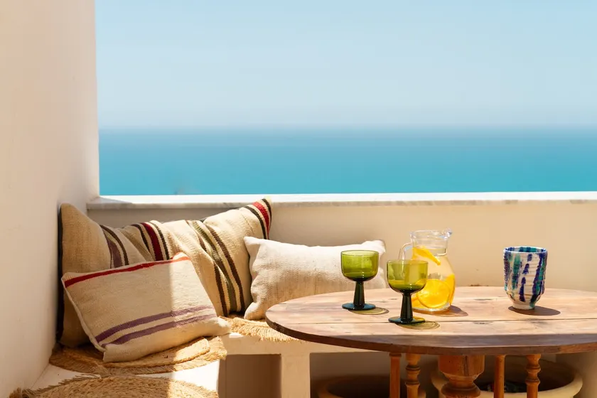 Charming Sea View Retreat - Image 1