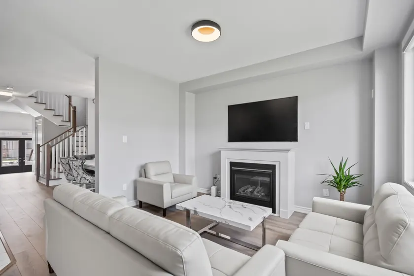 New Modern Home in Cobourg - Image 1