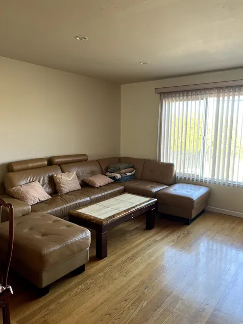 Sleeps 5 SF House Garage Pkg B'kyard Close to Dtwn - Image 1