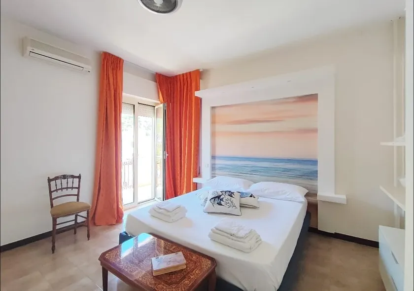 House with sea view, 4 beds, parking space - Image 1