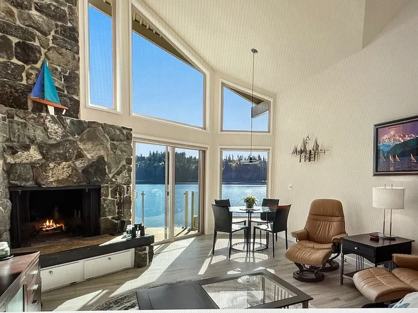 Seaside Escape - 2 + Bedrooms - Image 1