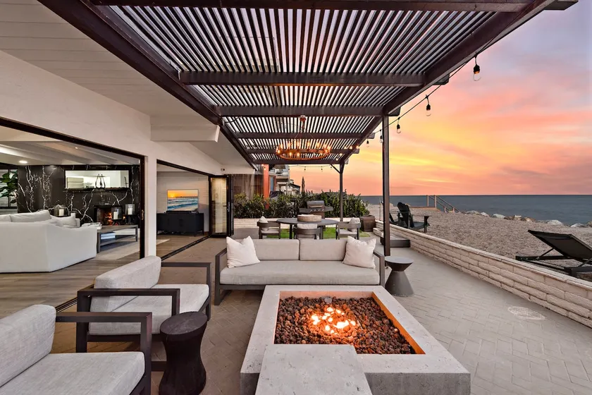 Beautiful Beachfront Getaway STR24-0030 - Image 1