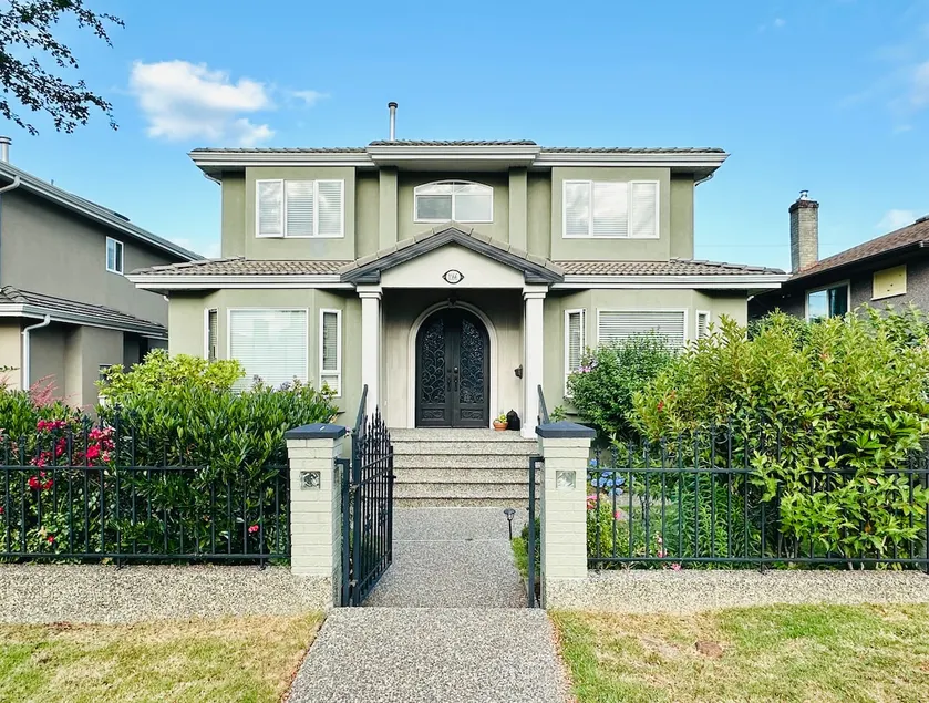 Luxury Family Villa • 5BR & Garden • Free Parking - Image 1