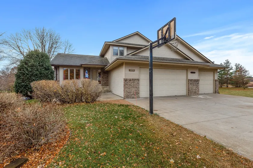 Country Living One Mile West of Maple Grove! - Image 1