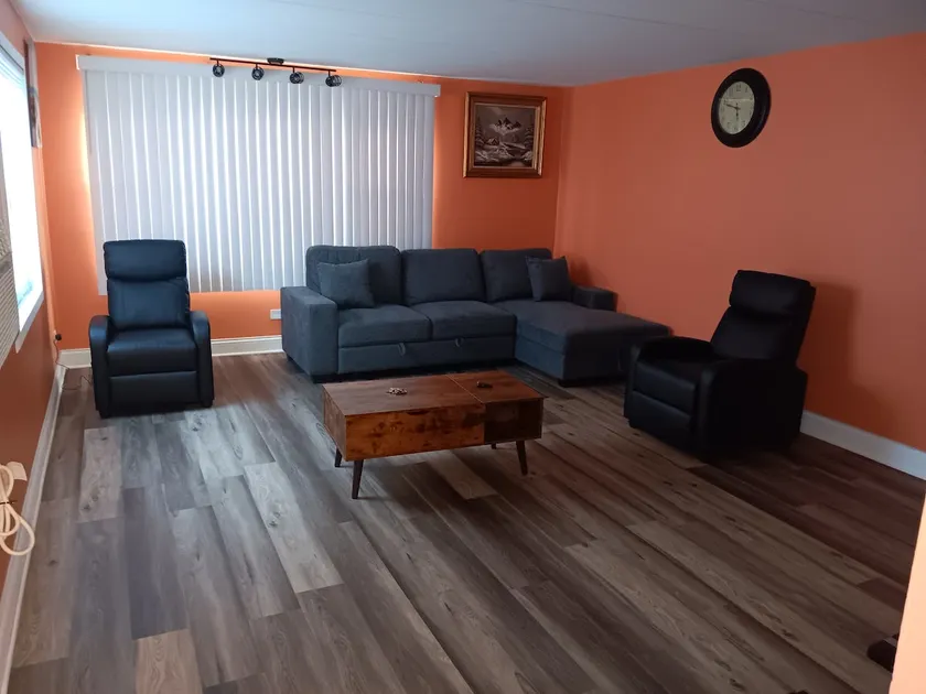 1st Floor Condo Apartment Close to Midway Airport - Image 1