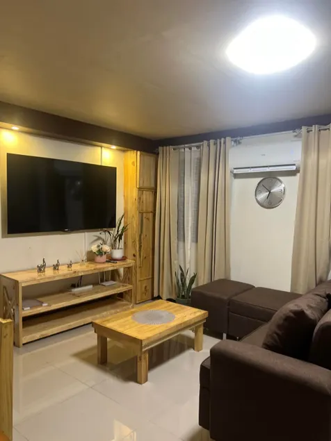Eli's Modern Home - Image 1