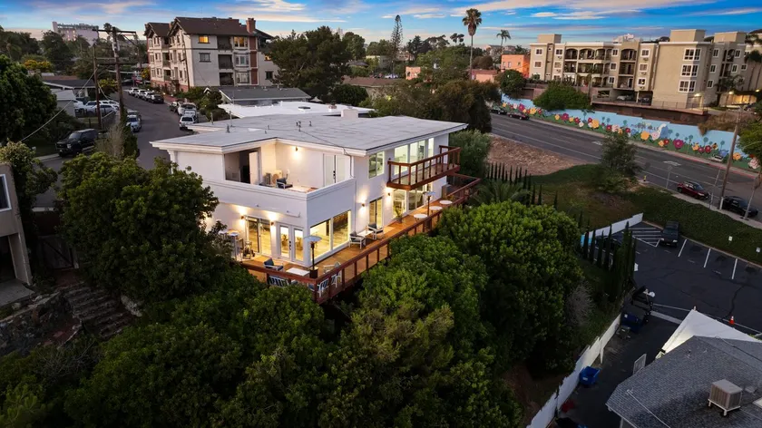 Luxury 7 BR Mission Hills Home with a View - Image 1