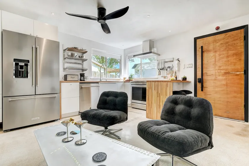 Aviator's Suite - Image 1