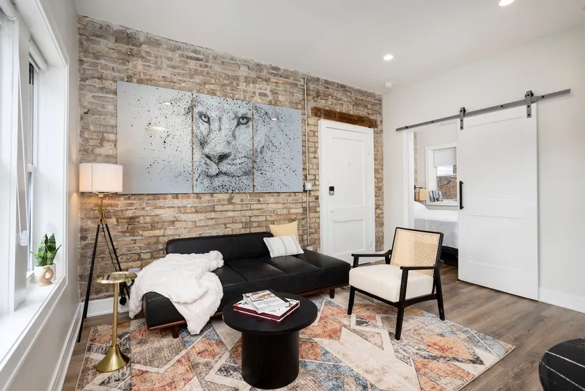 Modern Haven in Little Village - Image 1
