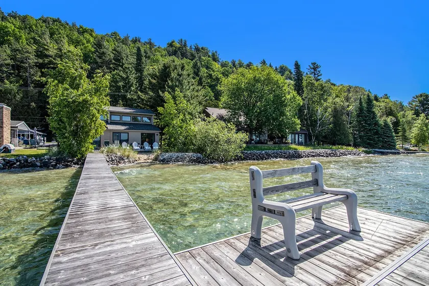 Beautiful Beachfront Home/Sauna on Crystal Lake - Image 1