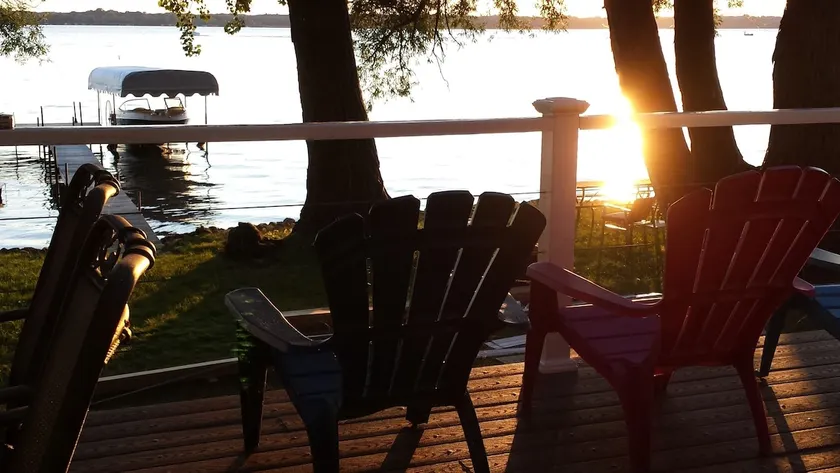 Large Remodeled Lakehouse on water Amazing Views! - Image 1
