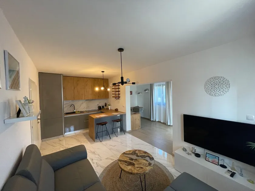 Sunny & Stunning holiday Home - Image 1