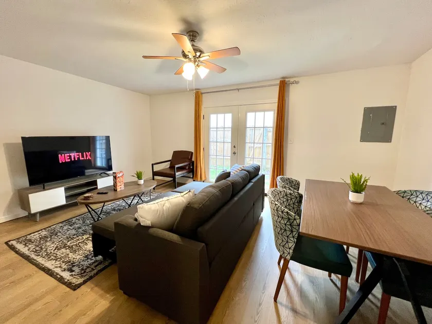 Sweet Cozy MSU 2 BR with Patio - Image 1