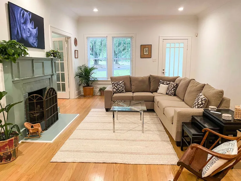 Historic Charm in the Oaks - Image 1