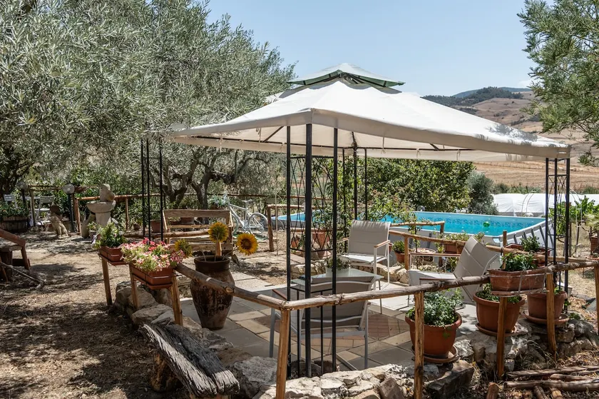 Open countryside villa - Image 1