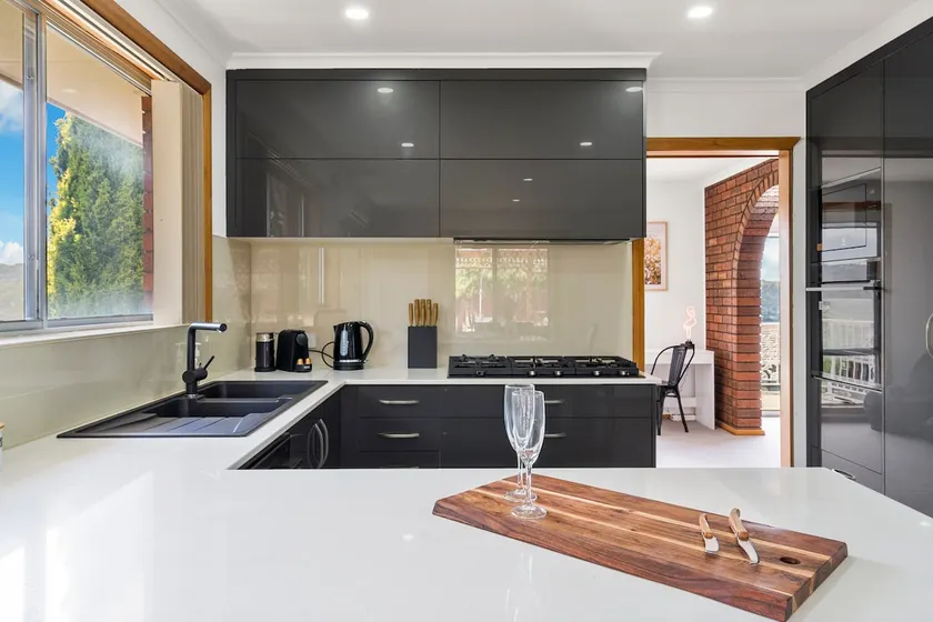 Spacious Family Home with Views - Image 1
