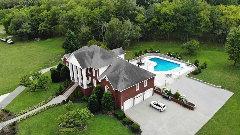 Templet House North of Nashville - Image 1
