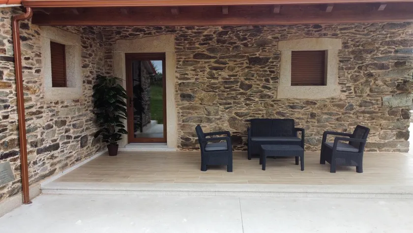 A stone house, a haven of peace - Image 1