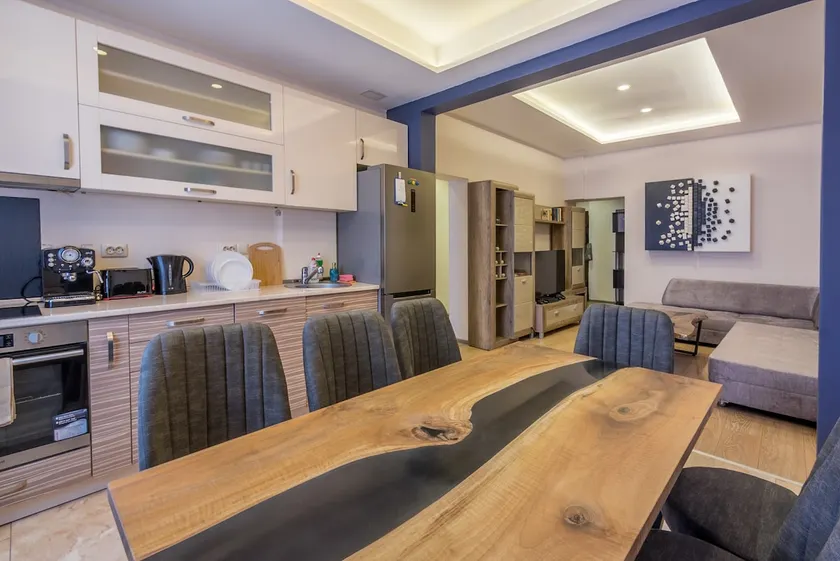 3BDR, Top Center Retreat,Sofia Heart, FREE Parking - Image 1