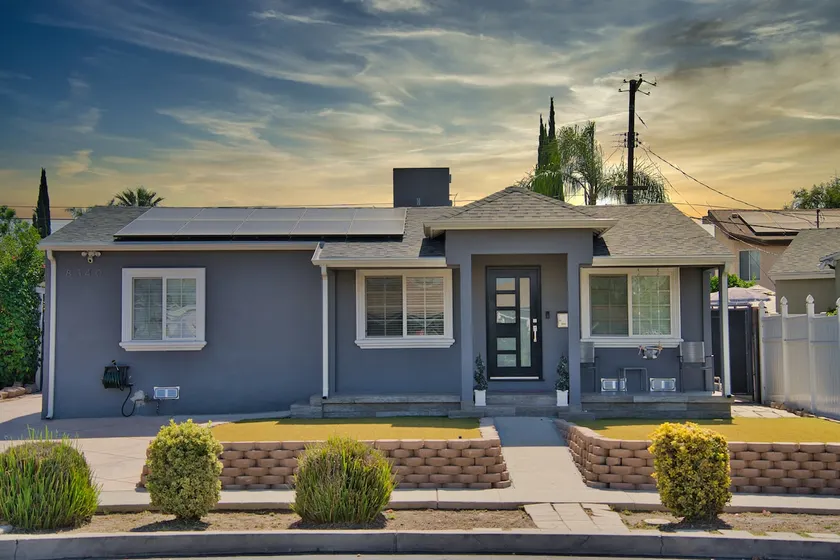 Stylish 3BR + King Bed + Fire Pit + Near Universal - Image 1