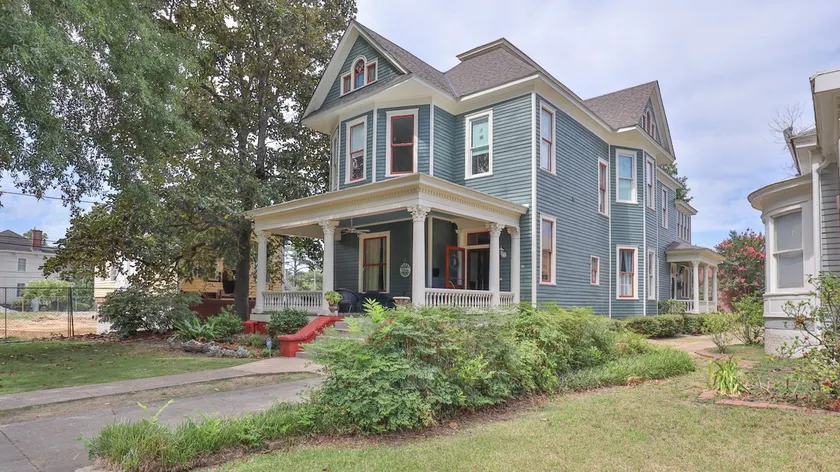 Downstairs of House-Historic District (2200 sq ft) - Image 1
