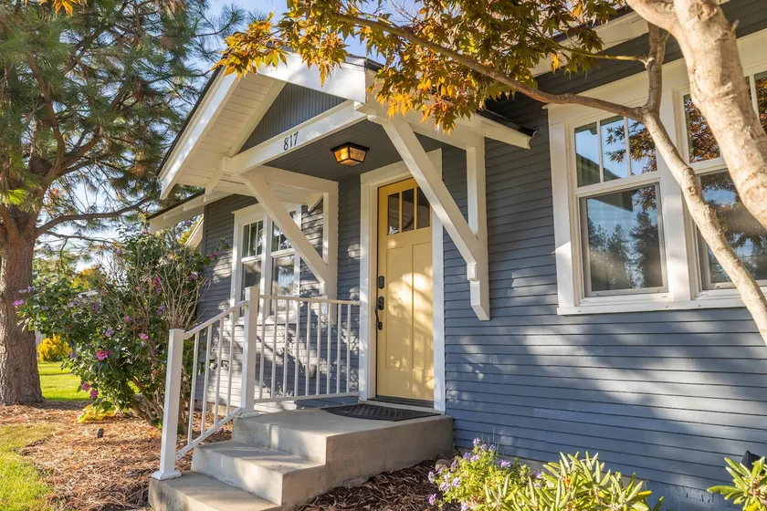 Charming Cozy Cottage with Hot Tub - Image 1