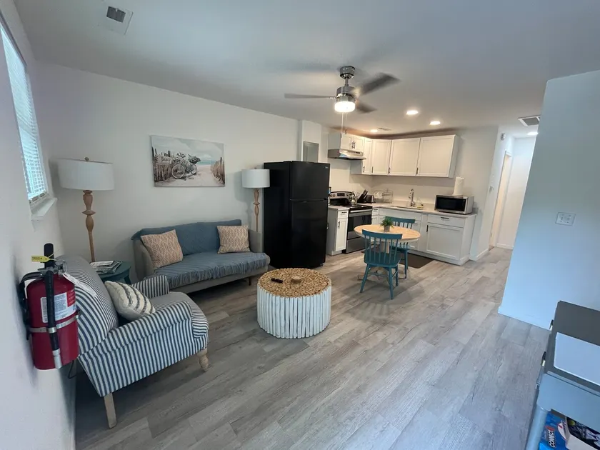 Bex Comfort: 2BR, Walk to Park Circle - Image 1