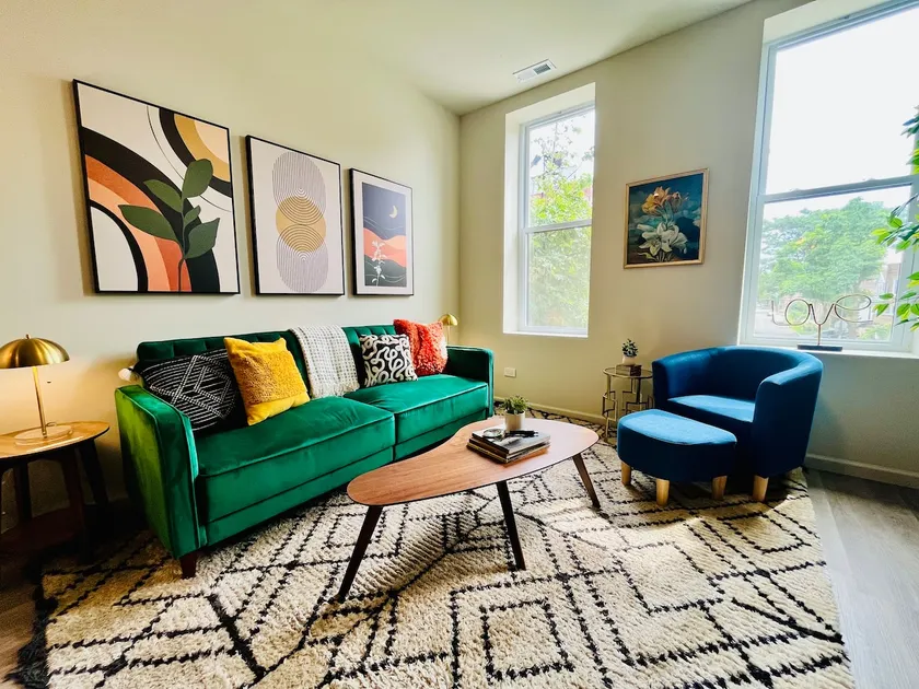 Sunny Cozy Spacious Boho-Chic Condo in Bridgeport - Image 1