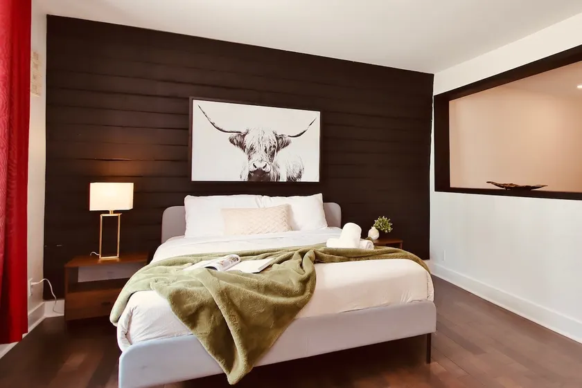 Downtown Suite - Central Location - Image 1