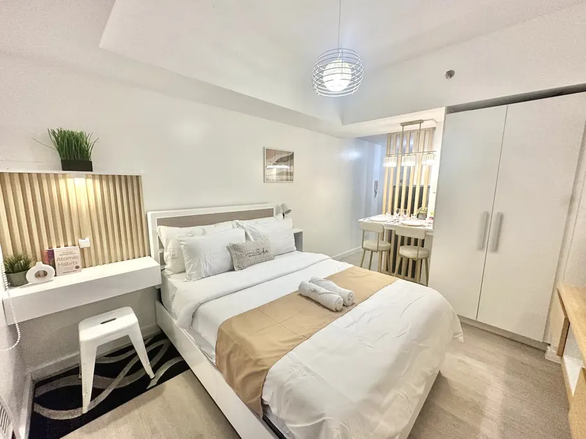 The Luxe Pad | Washer | Dedicated Work Desk - Image 1