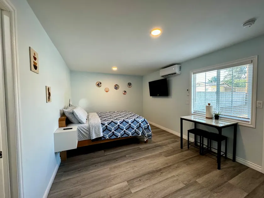 Fully Remodeled Spacious Studio Closed to DTLA - Image 1