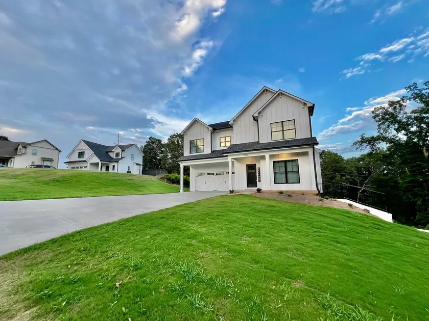 Glamorous House - Image 1