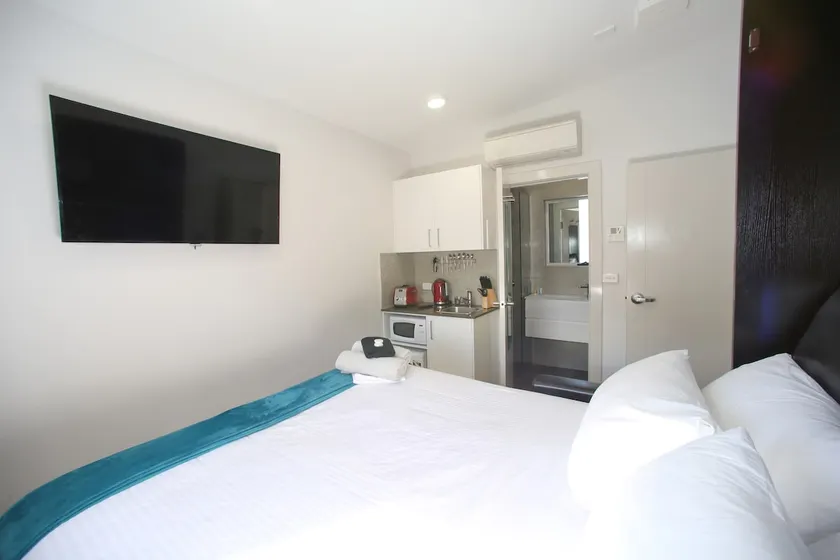 Small Studio Apartment - Image 1