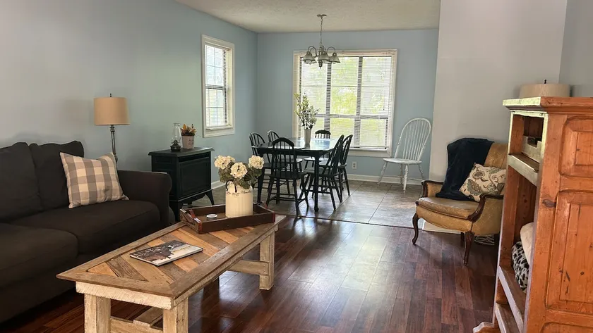 Retreat near Smith Lake Park - Image 1