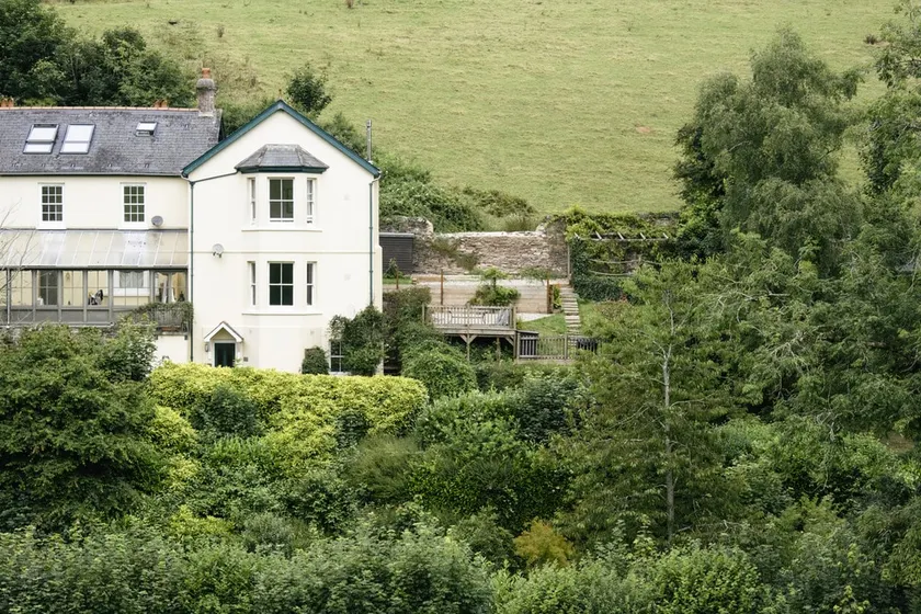 Vine House Bantham in South Devon near to beach in peaceful rural location - Image 1