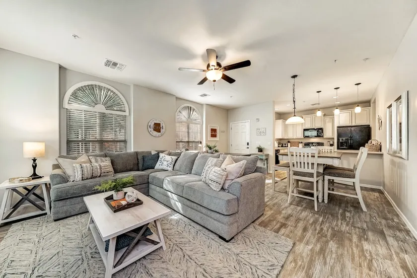 Exquisite 3 bedroom, 2.5 bath! - Image 1