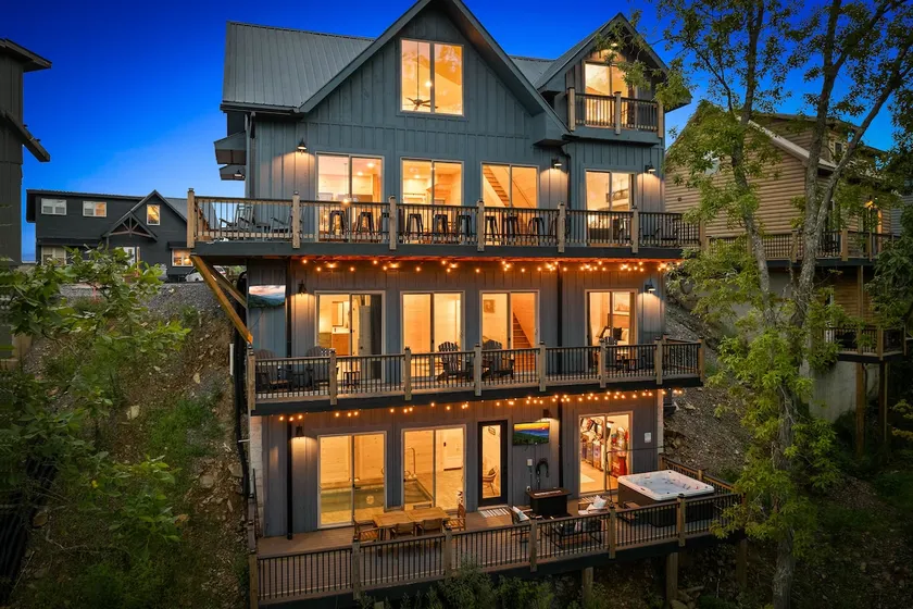 Best of Both Worlds: Lake Views/Near Pigeon Forge - Image 1
