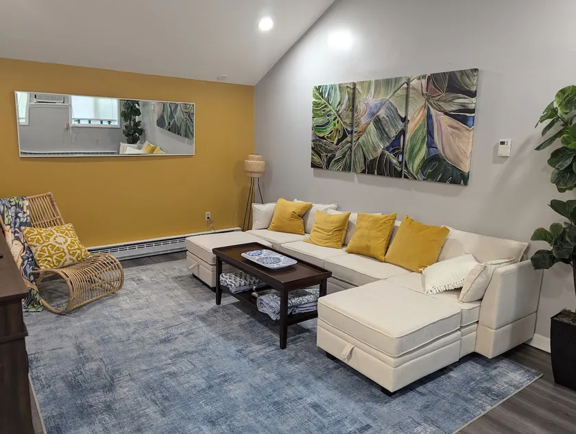 Secluded Getaway Near Downtown, Airport, Hospitals - Image 1