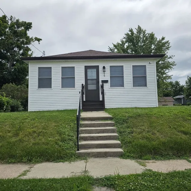 Spacious Three Bedroom Home - Image 1