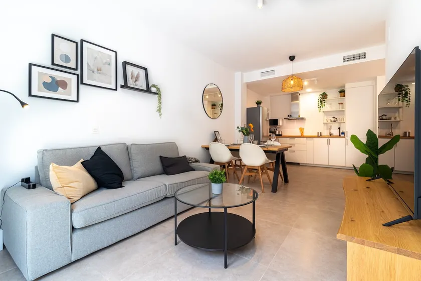 Charming Apartment In The Heart Of Mlaga - Image 1