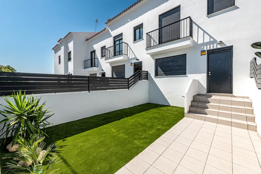 Villa entièrement équipée avec jardin, terrasse et barbecue | Vue mer | Plage à proximité - Image 1