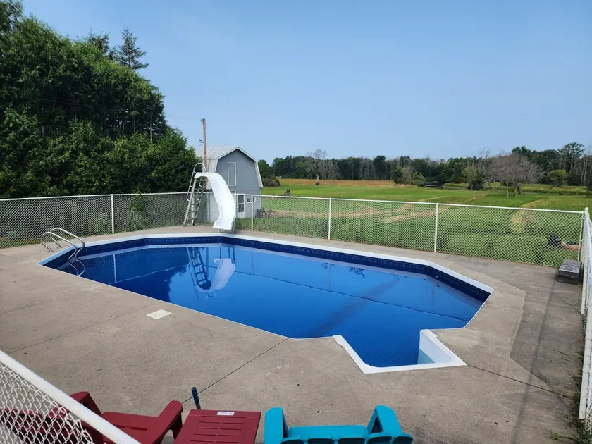 Family Retreat in Napanee - Image 1