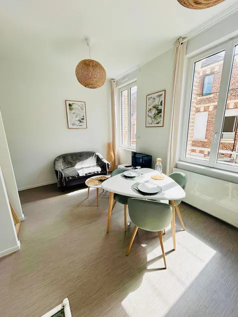 Bright and cozy apartment - Image 1