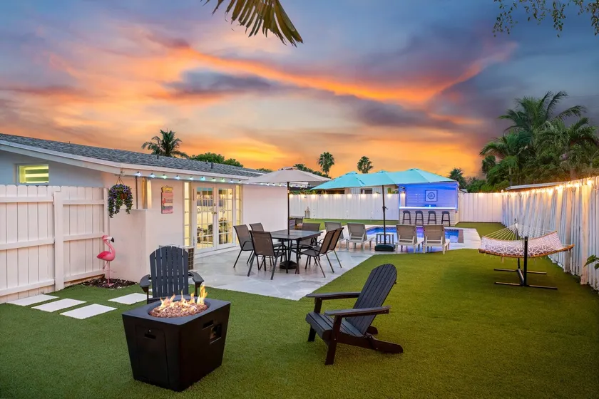 Family Paradise| 10min to Beach |Mini-put| Led Bar - Image 1